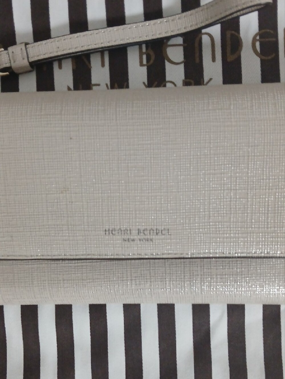 Henri Bendel Cream Metallic Leather Wristlet with Gold Hardware - Picture 7 of 7